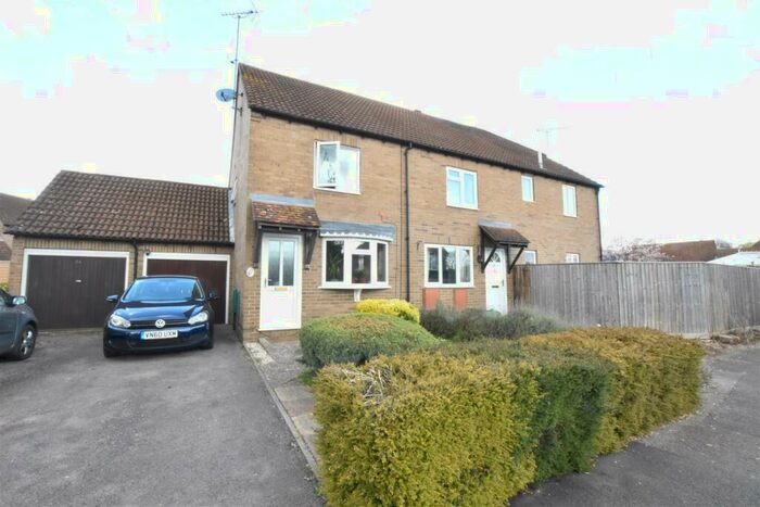 2 Bedroom End Of Terrace House To Rent In Selsey Way, RG6