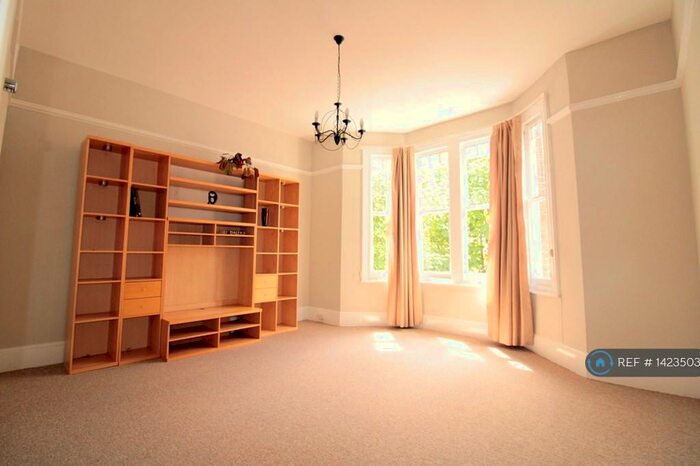 1 Bedroom Flat To Rent In South Norwood Hill, London, SE25
