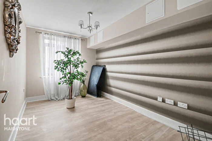 2 Bedroom Apartment For Sale In Hart Street, Maidstone, ME16