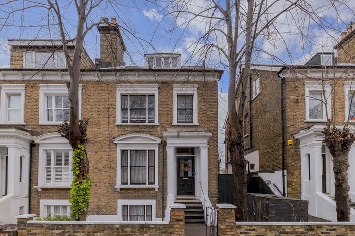 2 Bedroom Flat To Rent In Drewstead Road, London, SW16