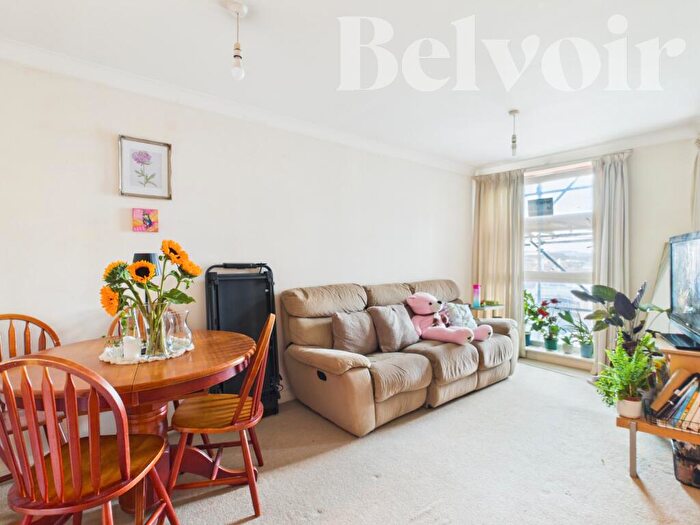 2 Bedroom Flat For Sale In Crown Heights Alencon Link, Basingstoke, RG21