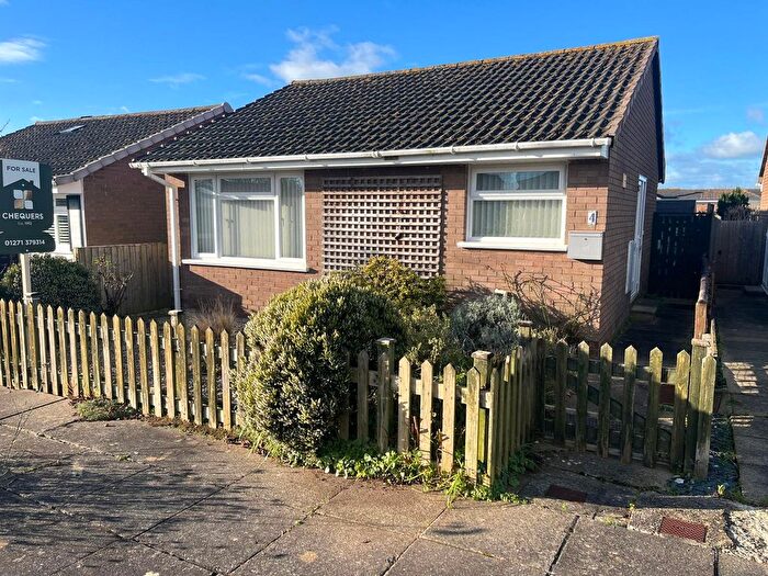 1 Bedroom Bungalow For Sale In Fairway Close, Braunton, Devon, EX33