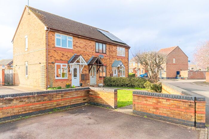 2 Bedroom Terraced House For Sale In Mallard Close, Swindon, SN3