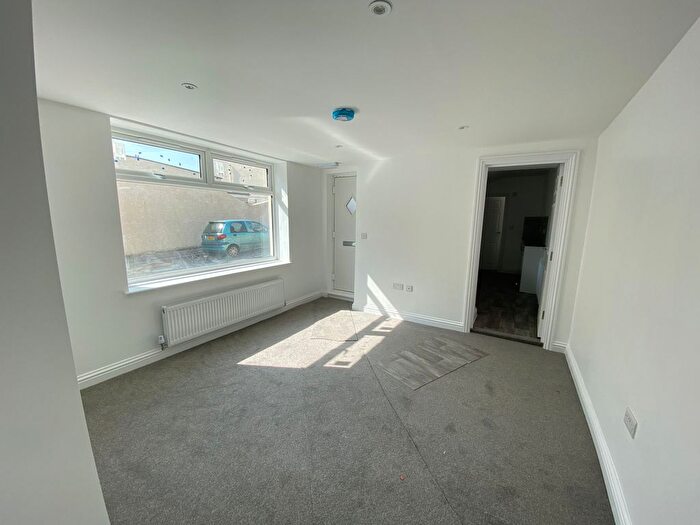 2 Bedroom Flat To Rent In Jeyes Road, Gillingham, ME7