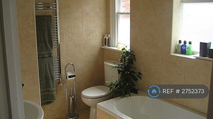 6 Bedroom Terraced House To Rent In Kingsthorpe Grove, Northampton, NN2