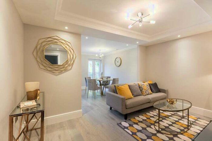 3 Bedroom Apartment To Rent In Ballards Rise, South Croydon, CR2