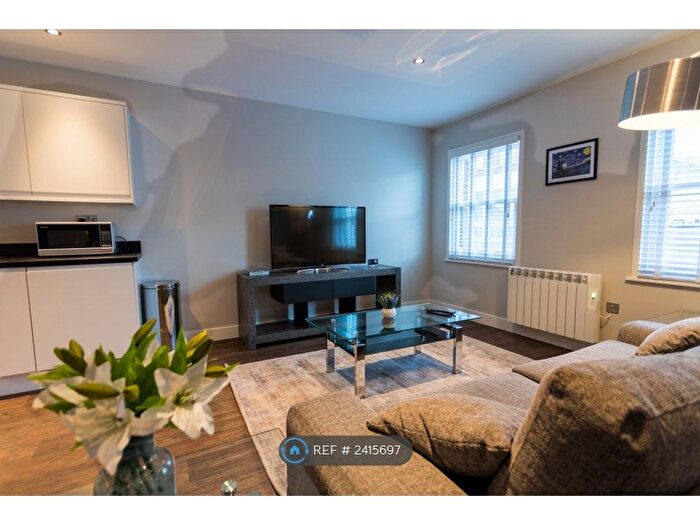 1 Bedroom Flat To Rent In Newport Street, Swindon, SN1