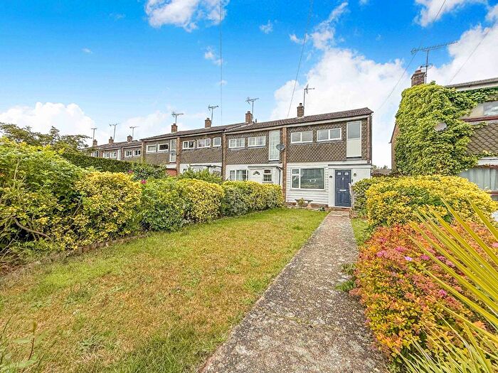 3 Bedroom End Of Terrace House For Sale In School Lane, Yateley, GU46