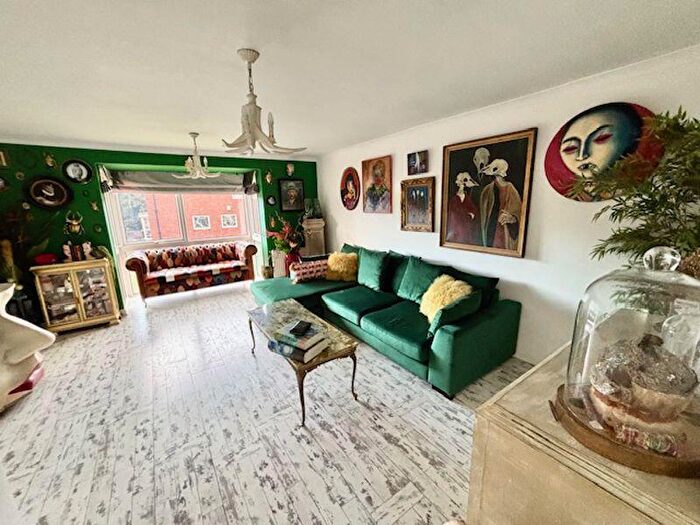 2 Bedroom Flat For Sale In Beasley Grove, Great Barr, Birmingham H, B43