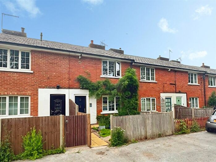 2 Bedroom Terraced House For Sale In Alexandra Road, Aldershot, GU11