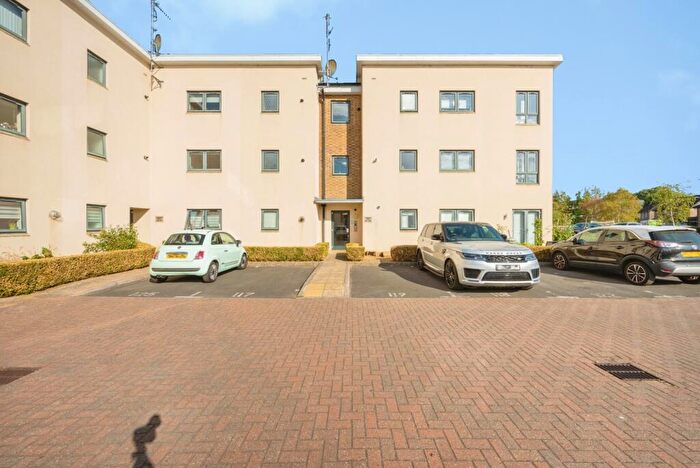 2 Bedroom Flat For Sale In Sheldon Way, Berkhamsted, Hertfordshire, HP4