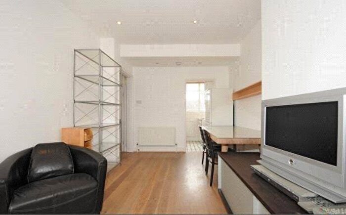 1 Bedroom Apartment To Rent In St. Johns Wood High Street, St Johns Wood, London, NW8