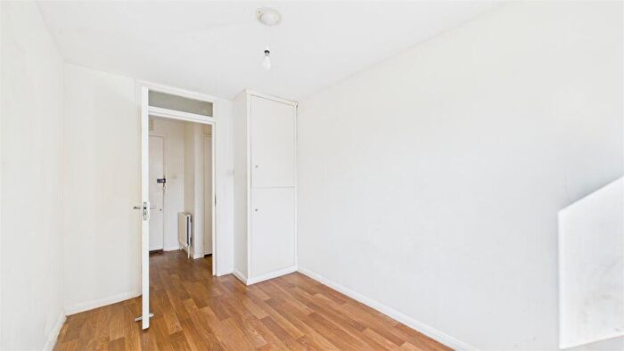 2 Bedroom Flat For Sale In Addison Road, Enfield, EN3