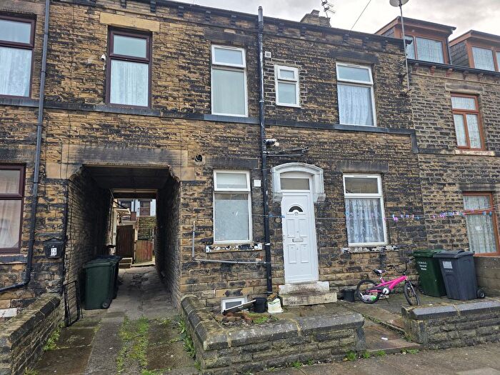 2 Bedroom Terraced House For Sale In Lonsdale Street, Bradford, BD3