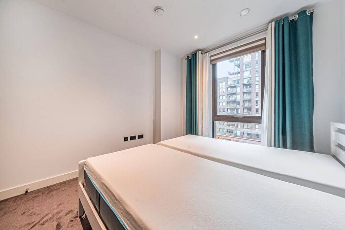2 Bedroom Flat To Rent In Legacy Building, Nine Elms, SW11
