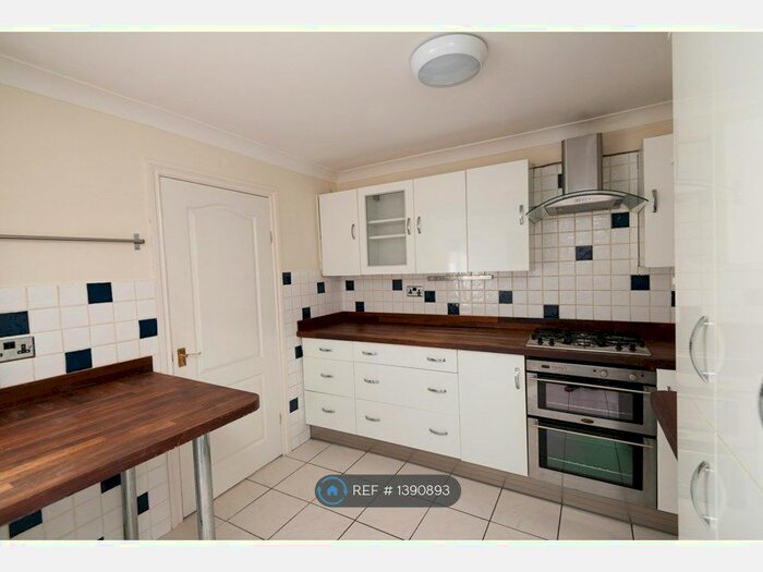 4 Bedroom Terraced House To Rent In Summers Street, Swindon, SN2