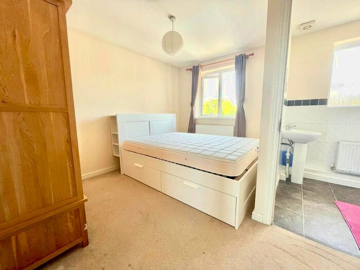 1 Bedroom Property To Rent In Basingstoke Road, Reading, Berkshire, RG2