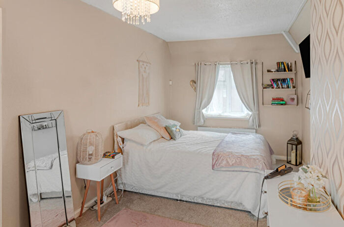 3 Bedroom End Of Terrace House For Sale In Circular Road, Chesterfield, S43