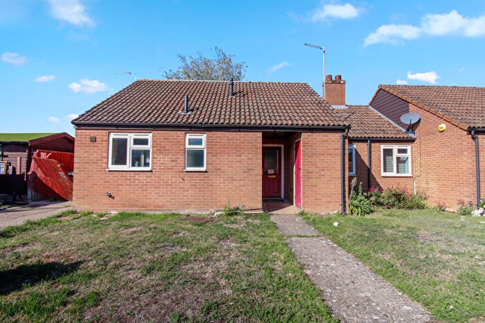 2 Bedroom Bungalow For Sale In Carter Close, Brampton, Huntingdon, Cambridgeshire, PE28