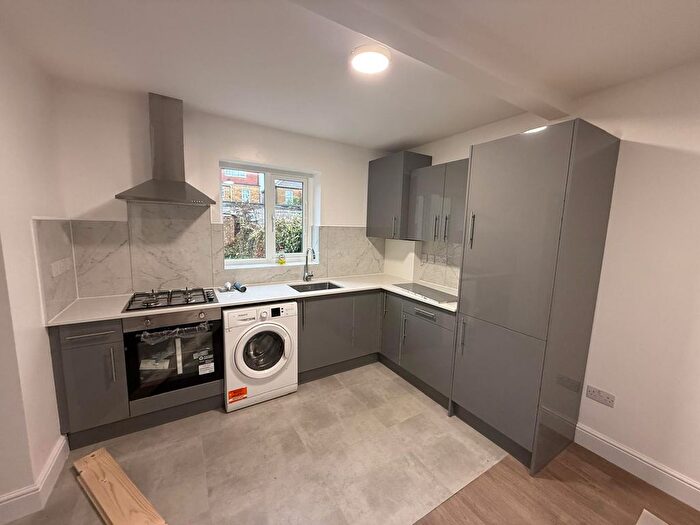 2 Bedroom Flat To Rent In St. Albans Road, Ilford, IG3