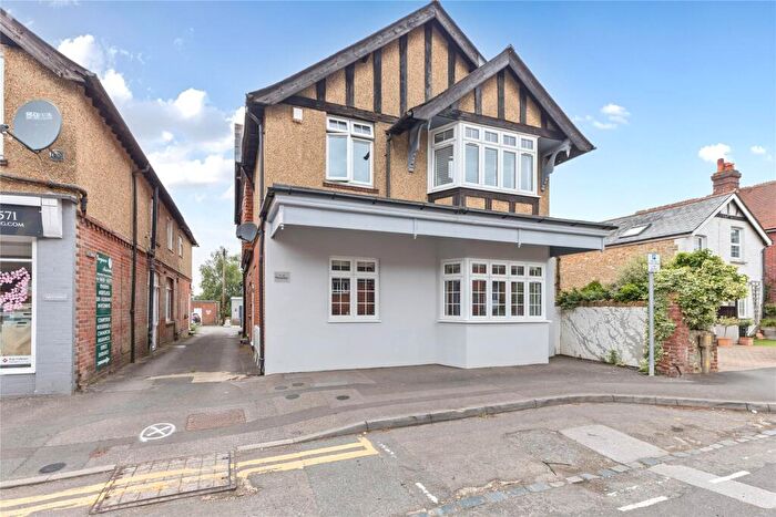 2 Bedroom Flat For Sale In Beacon Hill Road, Hindhead, Surrey, GU26