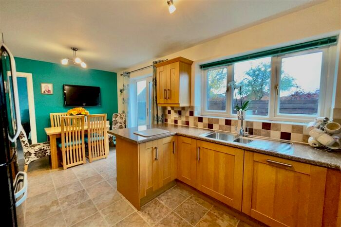 3 Bedroom Bungalow For Sale In Hawthorne Drive, Holme-On-Spalding-Moor, YO43