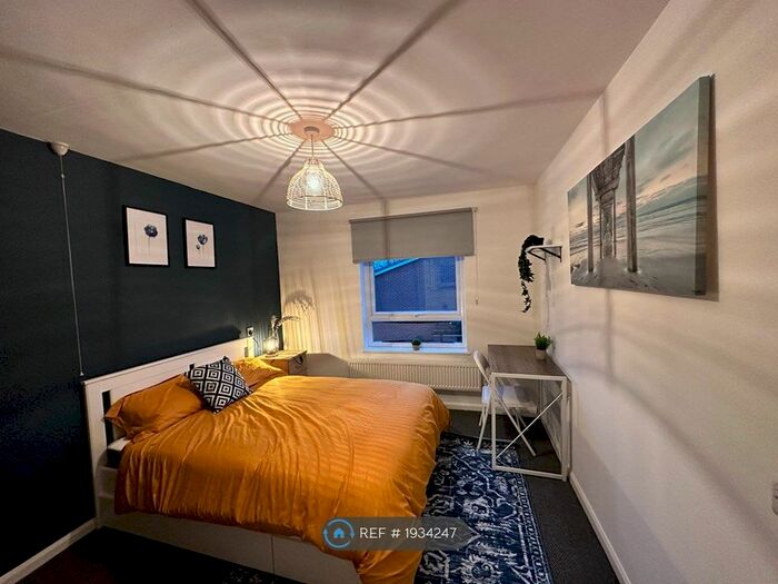 3 Bedroom Flat To Rent In Whitecross Gardens, Derby, DE1