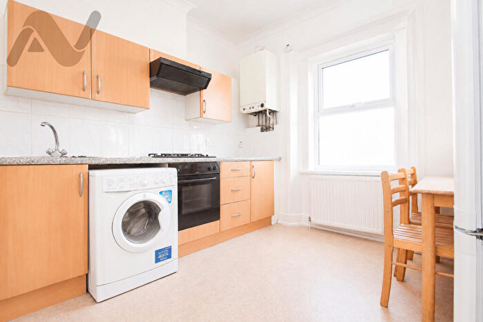 2 Bedroom Flat To Rent In Seven Sisters Road, London, N4