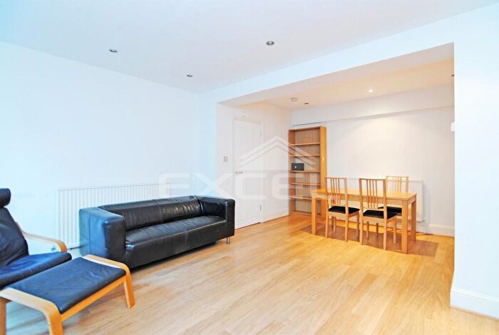 2 Bedroom Apartment To Rent In Frognal, Hampstead, London, NW3
