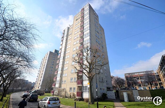 2 Bedroom Flat To Rent In Highview Gardens, Jackson House, N11