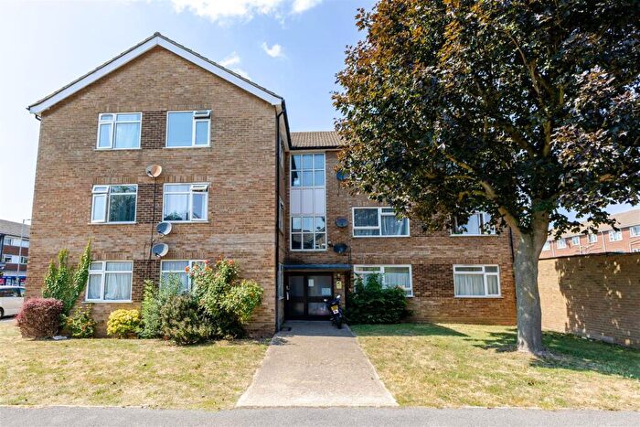 2 Bedroom Flat For Sale In Victoria Road, Ruislip, HA4