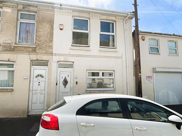 5 Bedroom End Of Terrace House To Rent In Seymour Road, Chatham, ME5