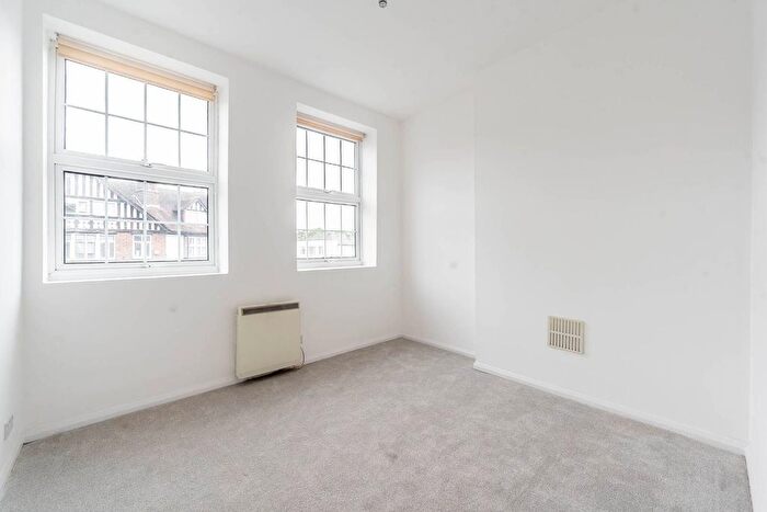 2 Bedroom Flat To Rent In Bridge Street, Pinner, HA5