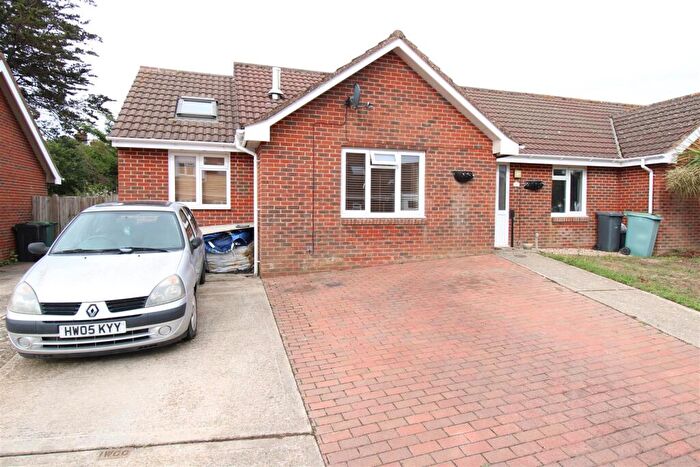 3 Bedroom Bungalow For Sale In Selman Gardens, Cowes, PO31