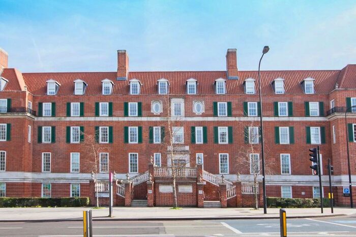 2 Bedroom Flat To Rent In Clapham Common South Side, London, SW4