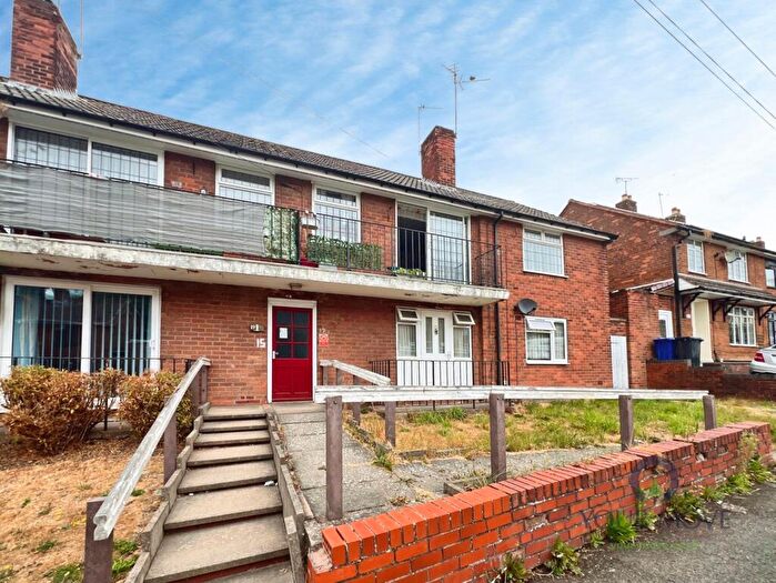 2 Bedroom Flat For Sale In Roberts Green Road, Upper Gornal, Dudley, West Midlands, DY3