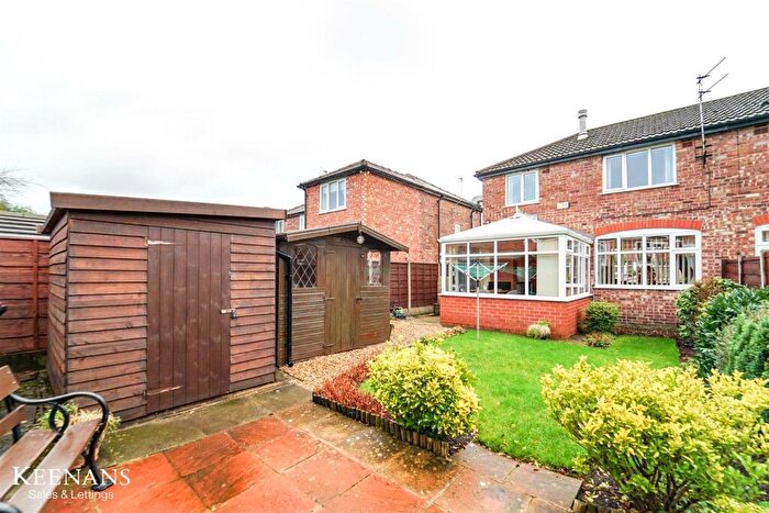3 Bedroom Semi-Detached House For Sale In Woodgarth Drive, Swinton, Manchester, M27
