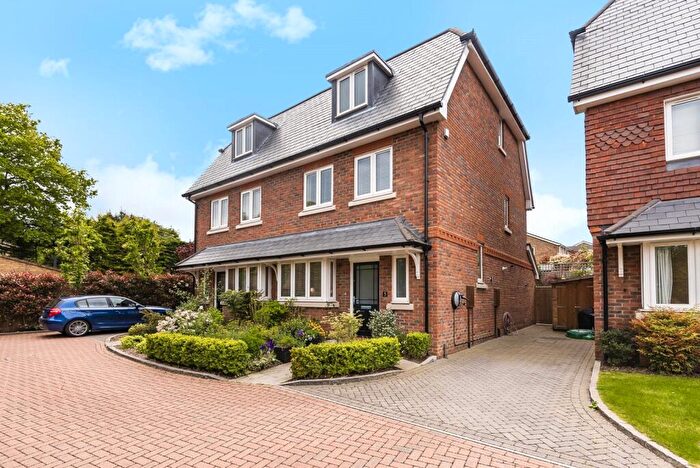 3 Bedroom Semi Detached House To Rent In Ongar Hill, Addlestone, Surrey, KT15