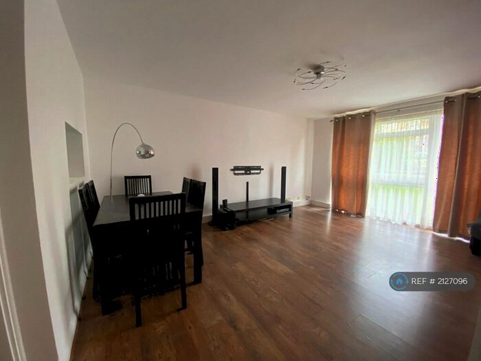 2 Bedroom Flat To Rent In Somerset Road, New Barnet, Barnet, EN5