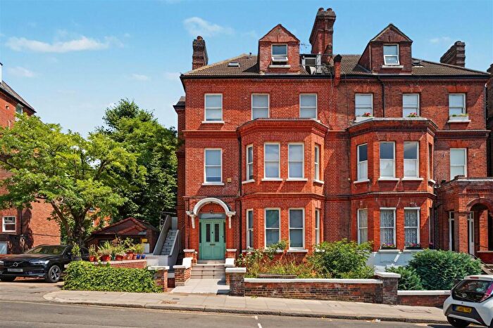 3 Bedroom Apartment For Sale In Frognal, Hampstead London, NW3