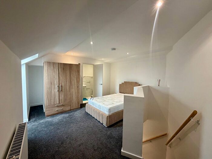 2 Bedroom Flat To Rent In Chesterfield Road, Sheffield, S8