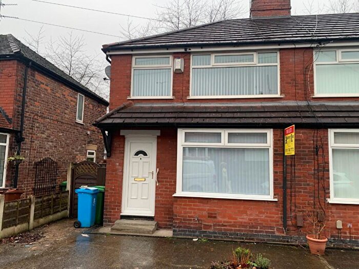 2 Bedroom Semi-Detached House To Rent In Stirling Road, Oldham, Greater Manchester, OL9