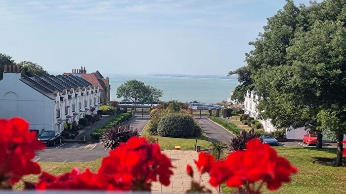 2 Bedroom Flat For Sale In Pegwell Road, Ramsgate, CT11