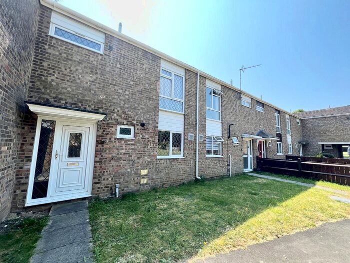 3 Bedroom Terraced House To Rent In Gershwin Road, RG22