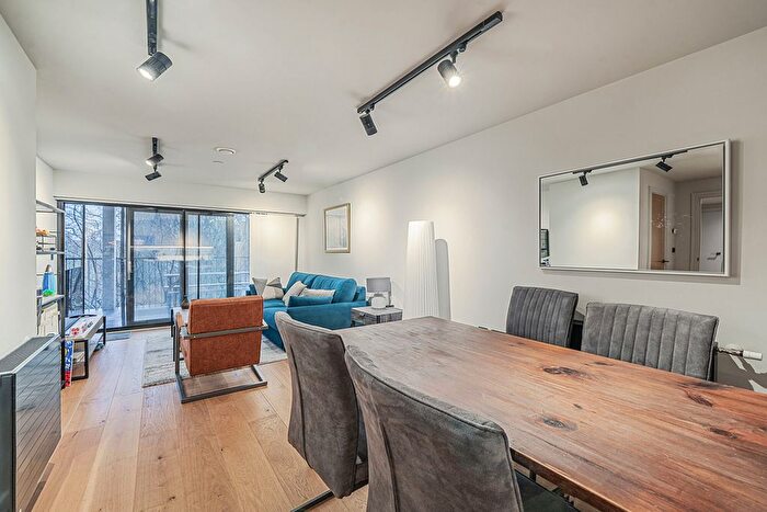 2 Bedroom Flat For Sale In Tower Bridge Road, London, SE1