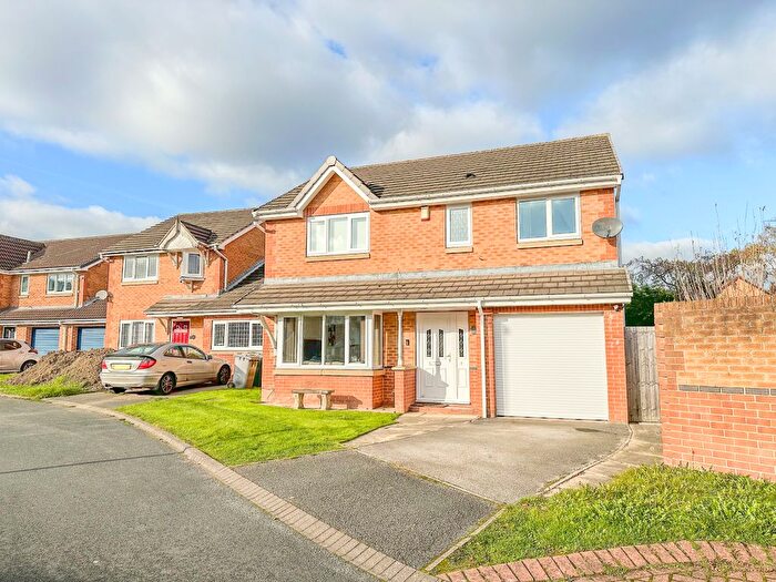 4 Bedroom Detached House To Rent In Waring Way, Dewsbury, WF12