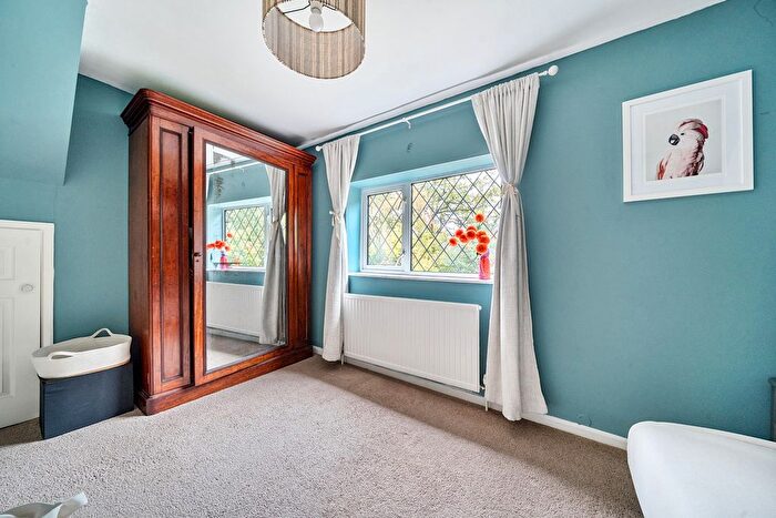 3 Bedroom Semi-Detached House For Sale In Weir Road, Hampshire, RG27