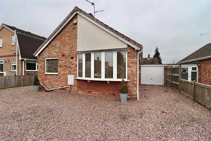 2 Bedroom Bungalow For Sale In Chestnut Drive, Gilberdyke, HU15