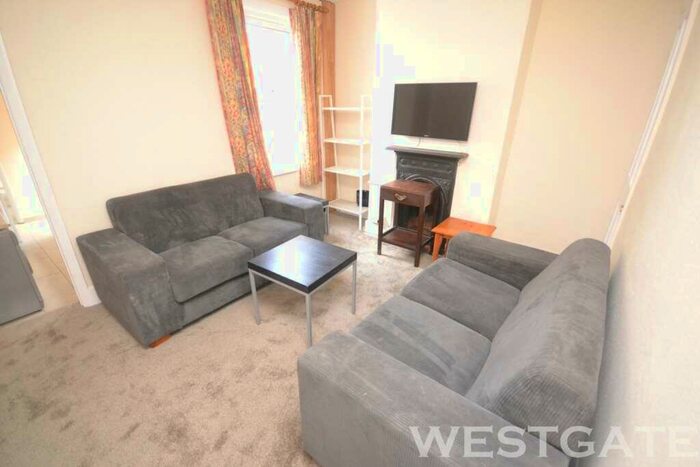 3 Bedroom Terraced House To Rent In Blenheim Gardens, Reading, RG1