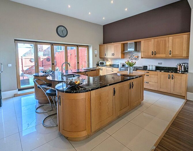 4 Bedroom Semi-detached House For Sale In Park Road, Jarrow, NE32